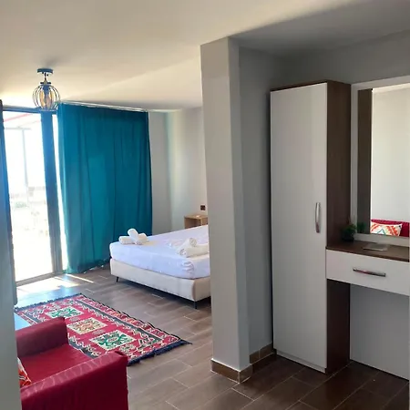 Zaho Πανσιόν Dhërmi